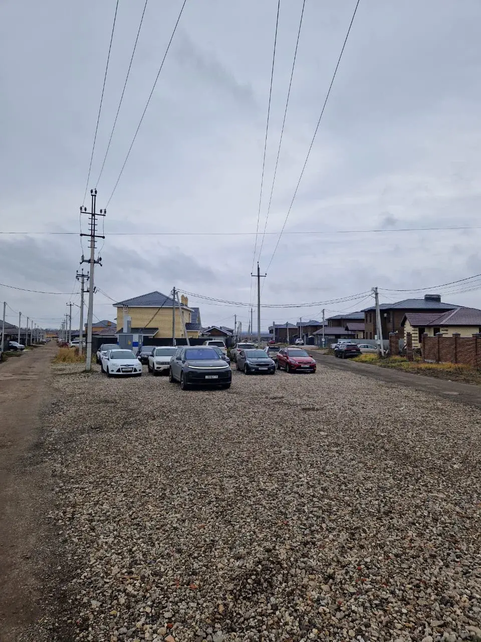 Парковочная площадка, автомобили клиентов
